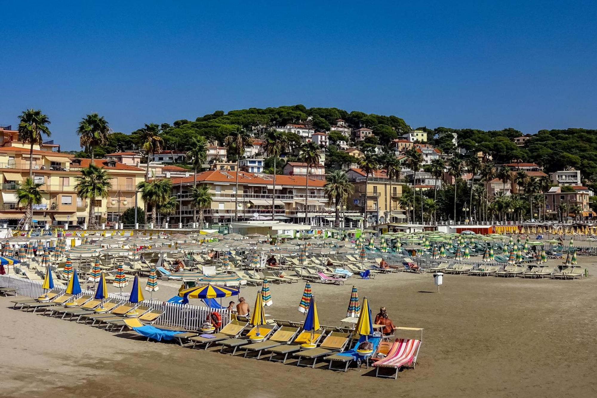 Beachy Vibes- 900M From The Beach - Happy Rentals Marina dʼMarina dʼAndora Bagian luar foto
