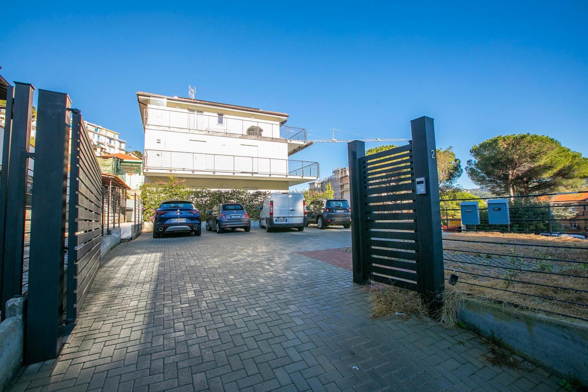 Beachy Vibes- 900M From The Beach - Happy Rentals Marina dʼMarina dʼAndora Bagian luar foto